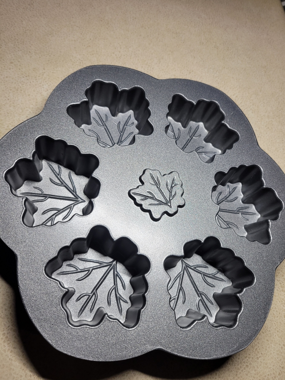 Nordic Ware Maple Leaf Muffin or Cakelet Pan